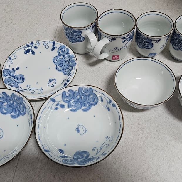 산리오 헬로키티 접시,찻잔 10개세트