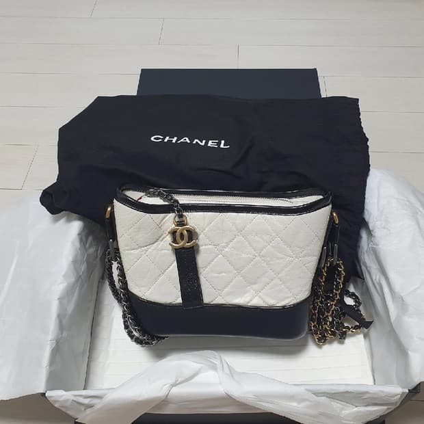 샤넬 호보백 스몰 화이트 블랙 (롯데백화점 본점 정품)