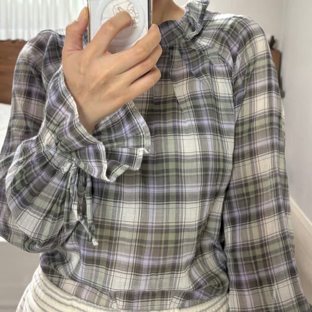 비비안웨스트우드 프릴 체크 블라우스