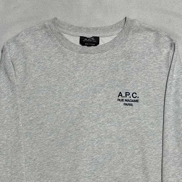 S A.P.C 라이더 로고 라이트 그레이 맨투맨