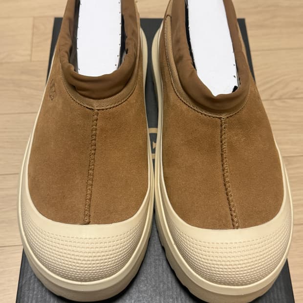 어그 타스만 웨더 하이브리드 체스트넛 화이트캡