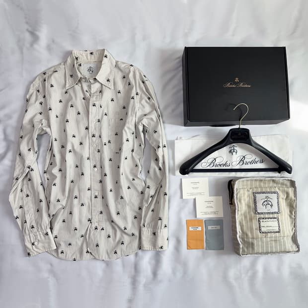 블랙플리스 by톰브라운 멀티로고 자수 스트라이프 버튼다운 셔츠