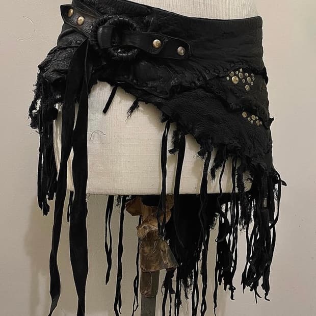 Engrave the cross 레더 스터드 스카프