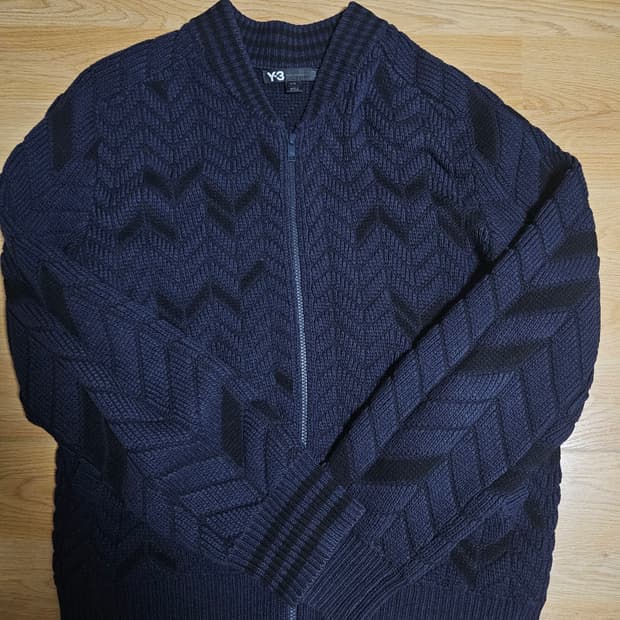 Y-3 쉐브론 패턴 니트 가디건