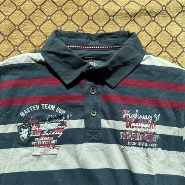 네이비 스트라이프 럭비티