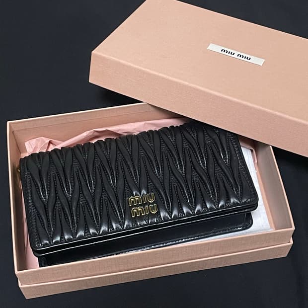 미우미우 마테라쎄 나파 체인 크로스백 블랙