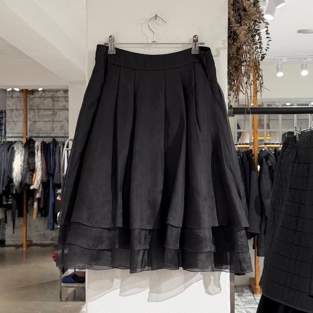 살바토레 페라가모 블랙 실크 레이어드 플레어 미디 스커트