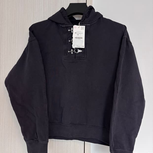 새상품) M 자라 메탈 토글 크롭 후드티