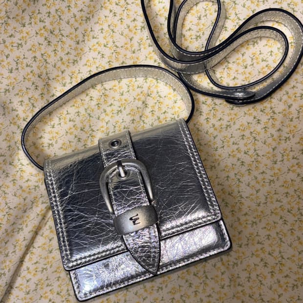 마지셔우드 비이커 익스클루시브 벨티드 플랩 실버