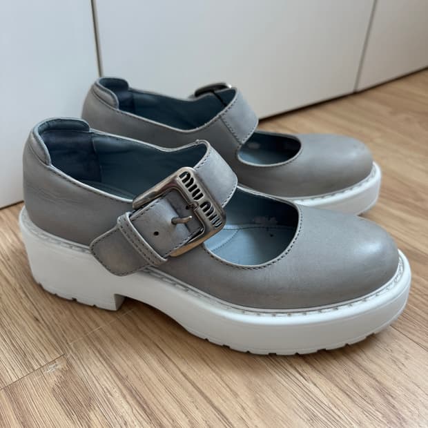 미우미우 빈티지 이펙트 레더 메리제인 36.5