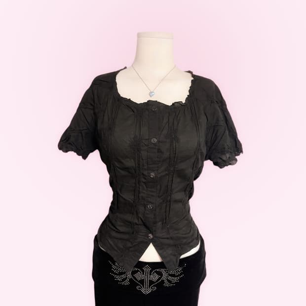 블랙 핀터깔 별 포인트 셔링 리본 디테일 딱붙 반팔 셔츠 