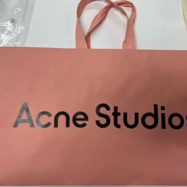 아크네 스튜디오 쇼핑백 스카프 머플러 니트 데님 코트 패딩 자켓