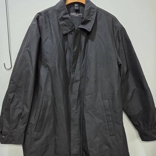 입생로랑 블랙 폴리쉐 하프 다운코트 100