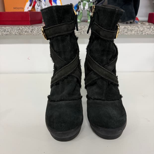 정품) 펜디 여성 스웨이드 블랙 숏 부츠 37.5