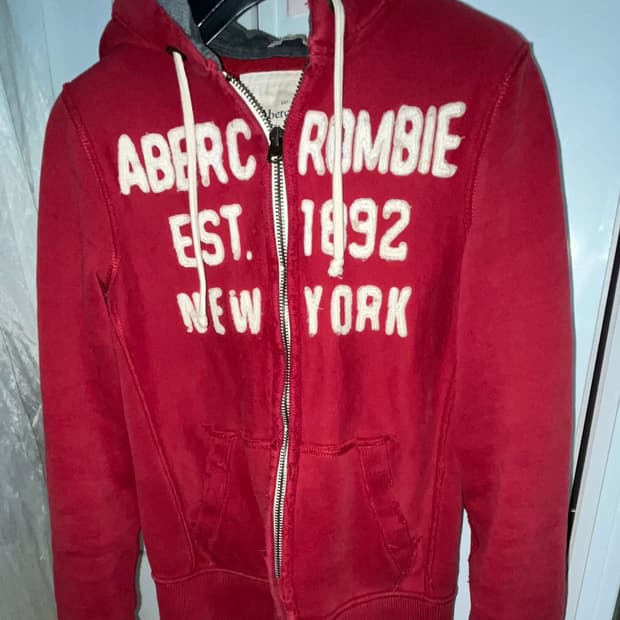 아베크롬비 양홍원 착용 기모 후드집업 레드 아담스 마운틴 s