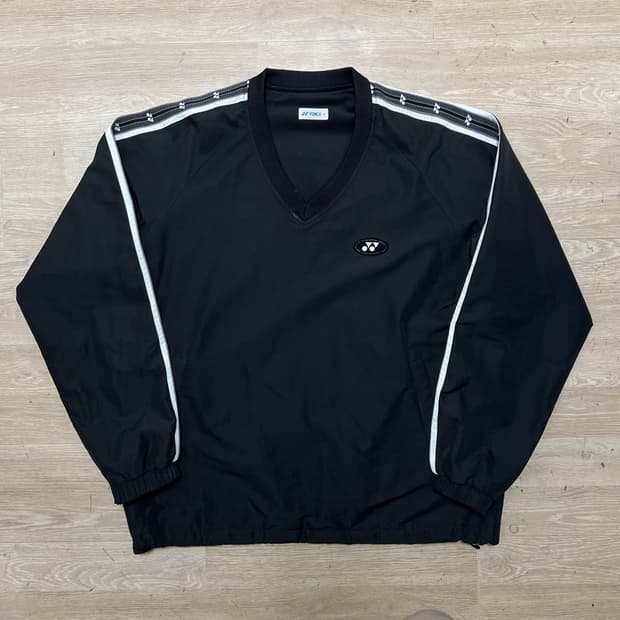 요넥스 사이드라인 테이핑 브이넥 바람막이 웜업 풀오버 [블랙] L/100