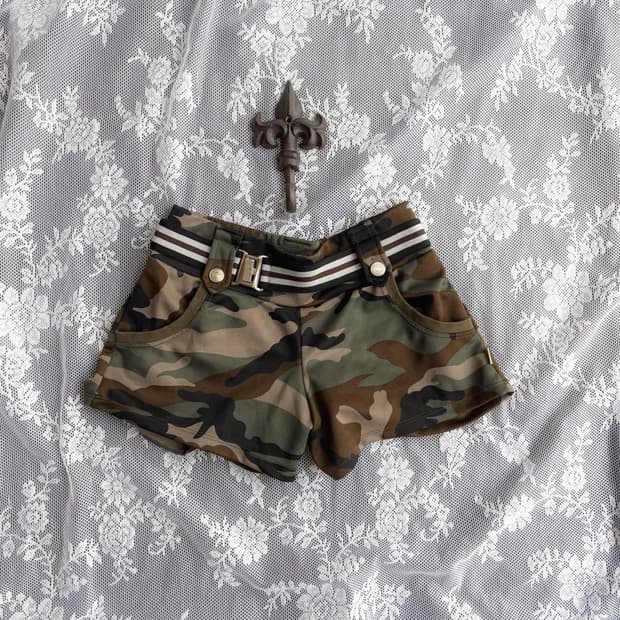 Camo banding belt detail short pants