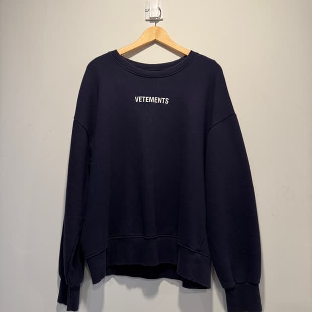 Vetements navy mtm