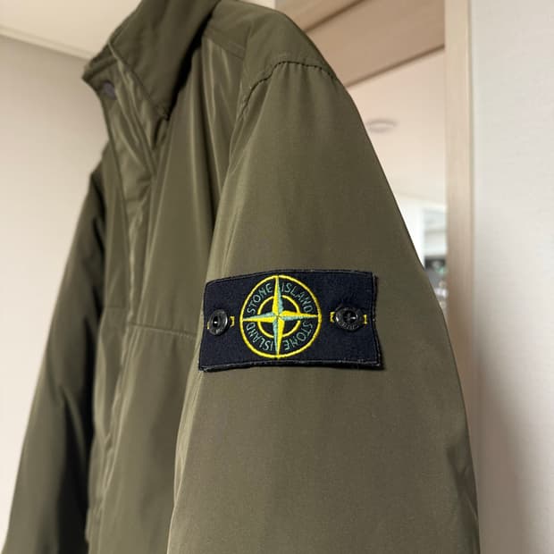 스톤아일랜드 마이크로트윌다운 패딩 올리브 색상 팝니다  (M사이즈)