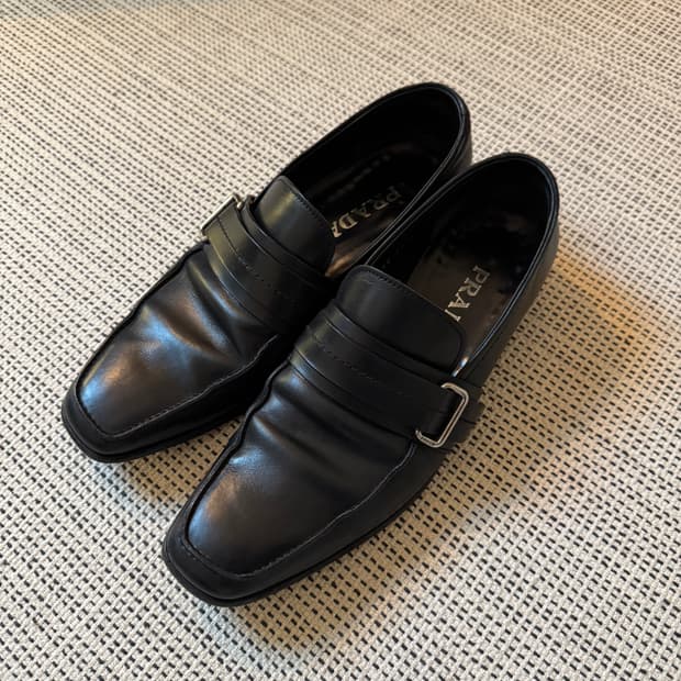 프라다 버클 로퍼 7.5