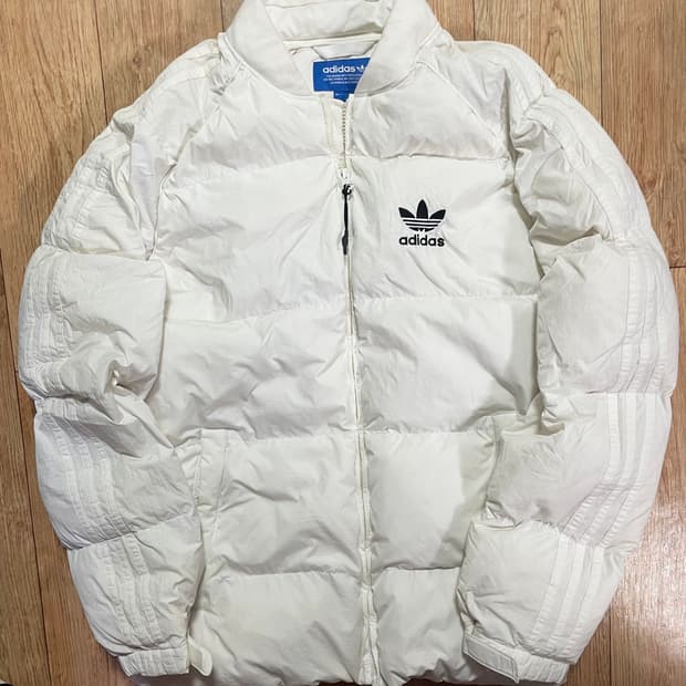 아디다스 화이트 패딩 100 흰색 흰검 잠바 L