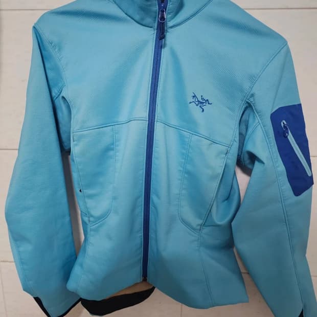 아크테릭스 소프트쉘 xs women