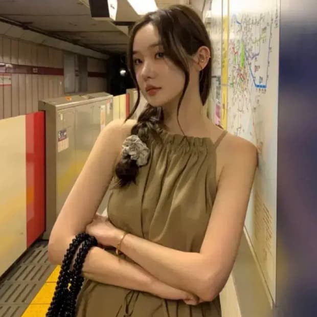 오브제스트 홀터넥 블라우스