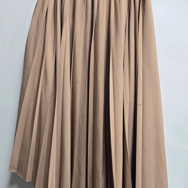 온앤몬 플리츠 언발 롱 스커트 1