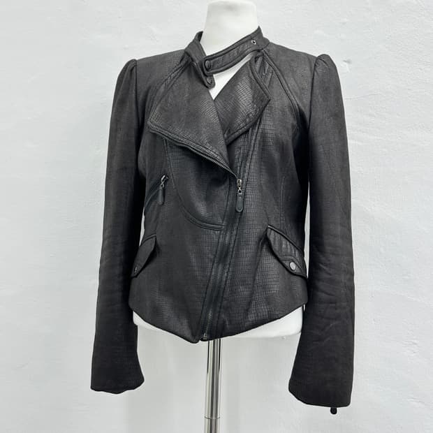 Asymmetric croco pattern dark brown jack