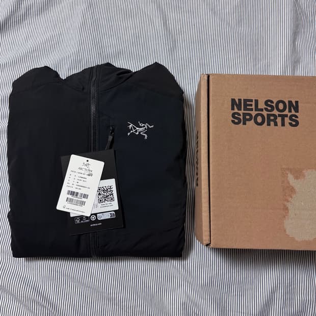 아크테릭스 프로톤 라이트웨이트 후디 블랙