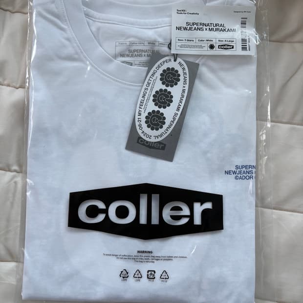 뉴진스x무라카미 티셔츠xl(미개봉)