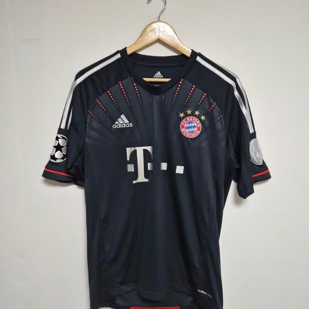 아디다스Adidas 바이에른뮌헨 토니크로스 유니폼 M사이즈 - T72