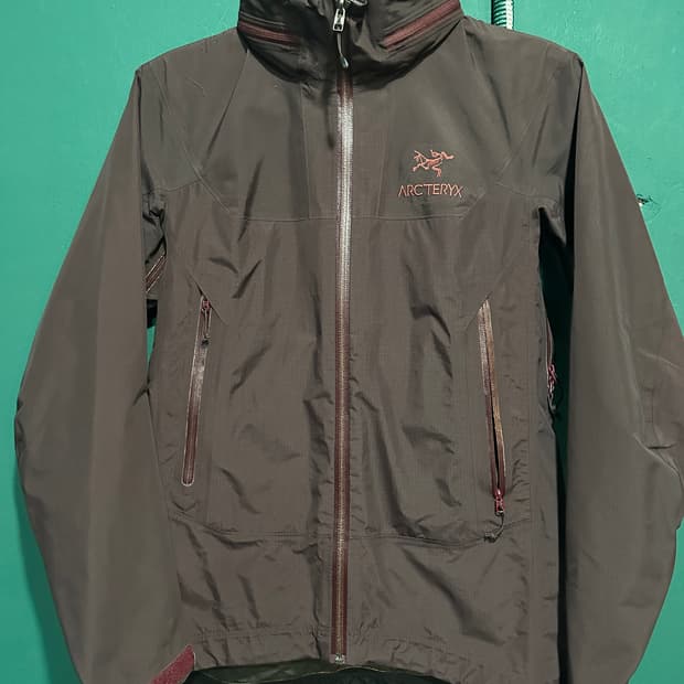 아크테릭스 매장판 팩라이트 고어텍스 바람막이 브라운S