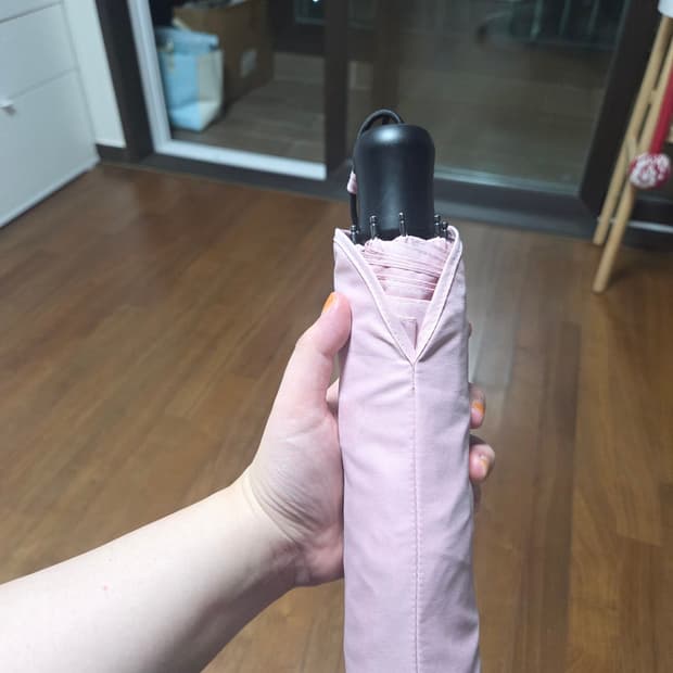 유니클로 접이식 우산 판매합니다~
