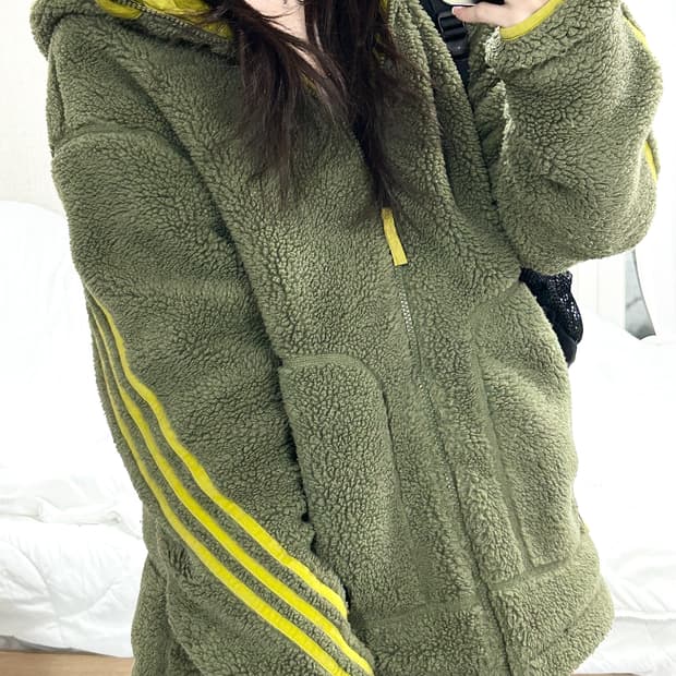 아디다스 카키 뽀글이 리버시블 점퍼