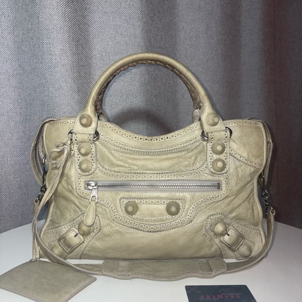 발렌시아가 모터백 시티백 자이언트 브로그