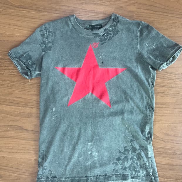 디스퀘어드2 데미지 디테일 반팔