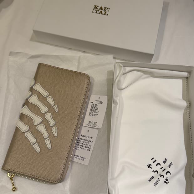 캐피탈 떰즈업 장지갑 골드