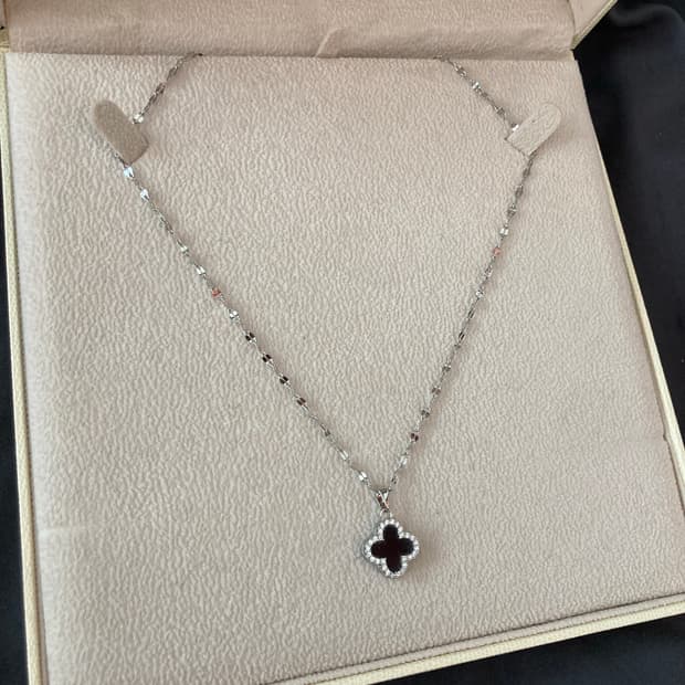 반클리프 큐빅 목걸이