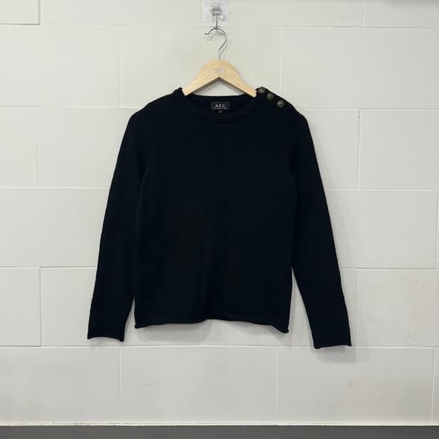 A.P.C. 어깨 견장 니트