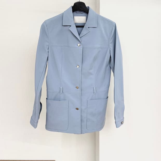 프라다 라이트블루 버튼다운 자켓