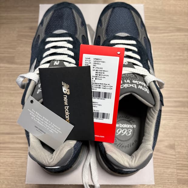 새상품) 뉴발란스 993 네이비 260사이즈 판매합니다.
