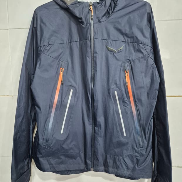 살레와 여성 방수자켓