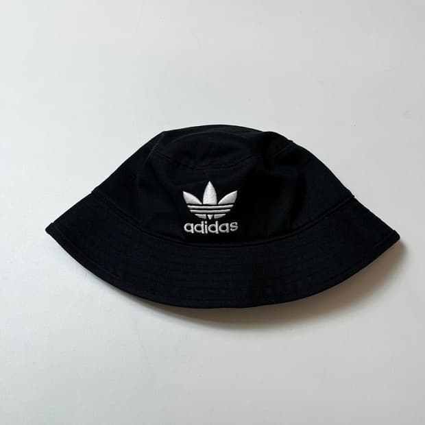 아디다스 21ss 트레포일 로고 버킷 햇 Q1429