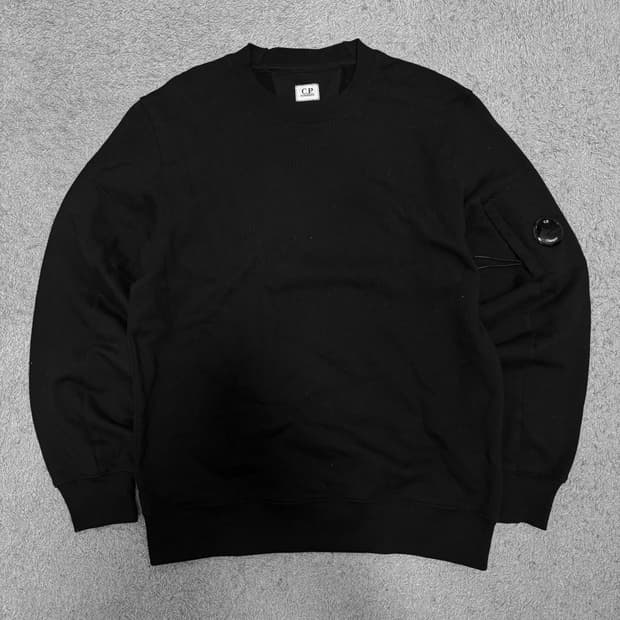 씨피컴퍼니 렌즈 와펜 맨투맨