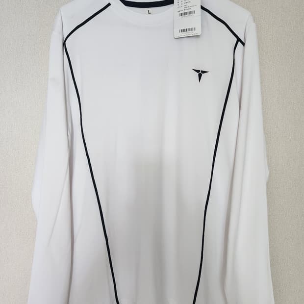 디토스 화이트 스포츠 긴팔 티셔츠