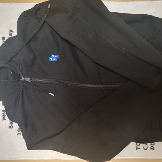 아더에러 후드티 