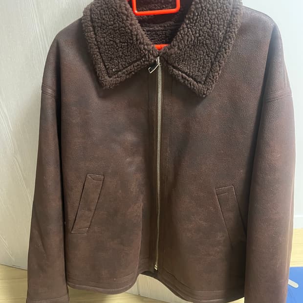 EZIO 브라운 무스탕