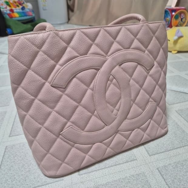 샤넬 캐비어 퀼팅 토트백