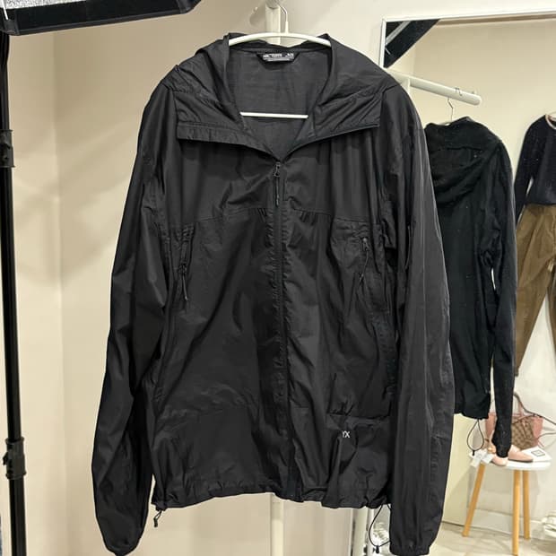 Arcterix String Hood Windbreaker
